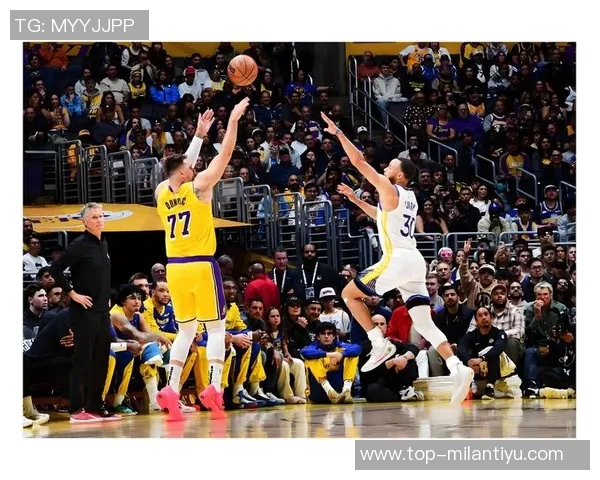 东契奇单打无解湖人防守漏洞显现后场短板依旧难以弥补 东契奇单打无解湖人防守漏洞显现后场短板依旧难以弥补