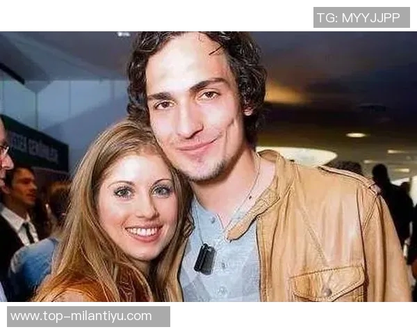 胡梅尔斯水瓶贴新闻揭示心声:20多岁渴望婚姻与家庭生活 胡梅尔斯水瓶贴新闻揭示心声:20多岁渴望婚姻与家庭生活